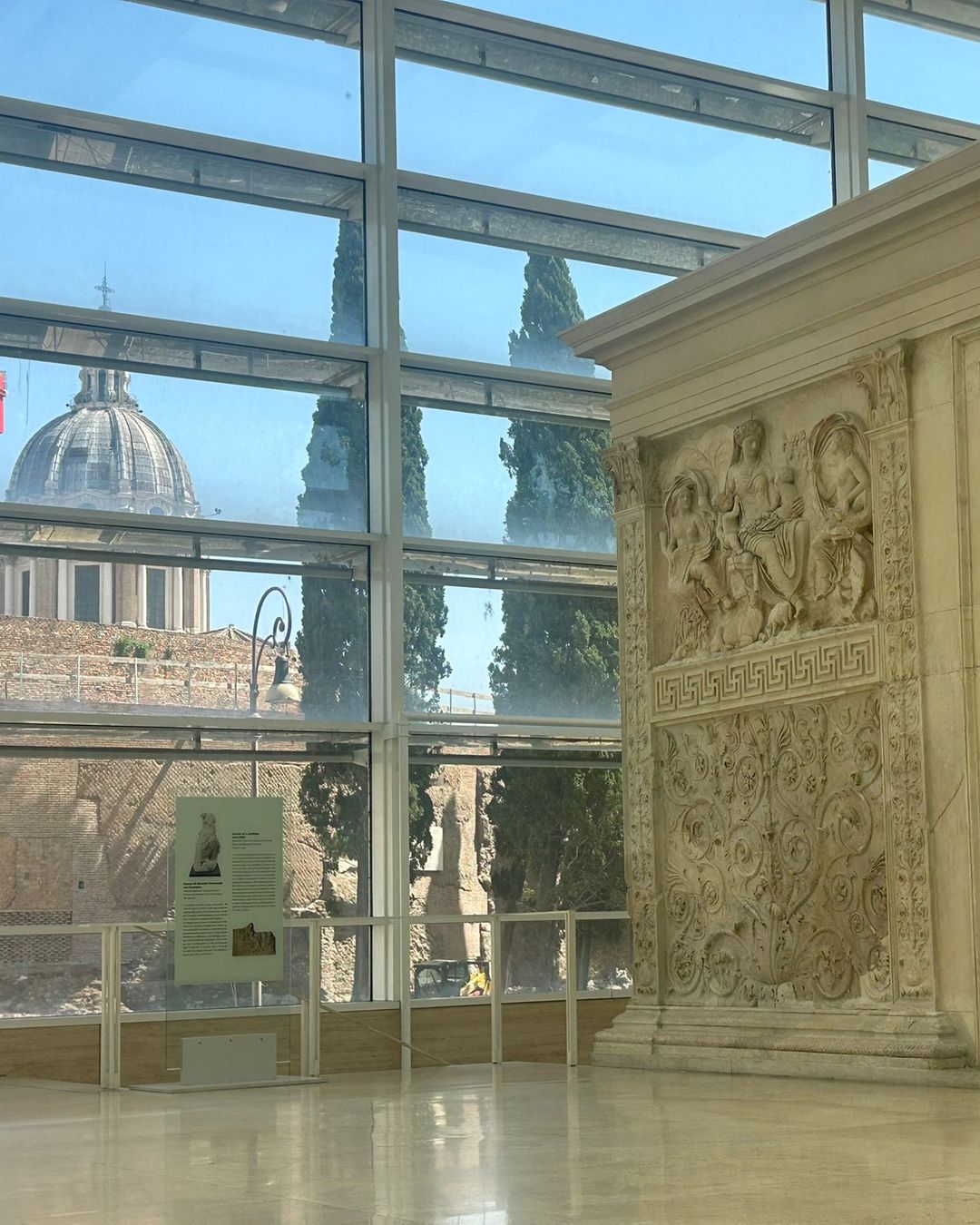 Mapplethorpe in Ara Pacis, photo 1